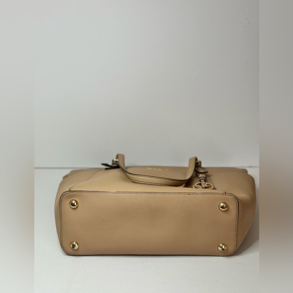 Michael Kors Jet Set Travel Large Tote Oyster Beige Saffiano Leather Top Zip Bag - Picture 9 of 15